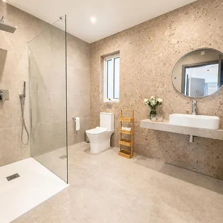 Veca 4 Brand New With Side Sea Views 아파트